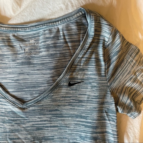 BUNDLE Nike DriFit V-Neck Tops - Picture 4 of 5